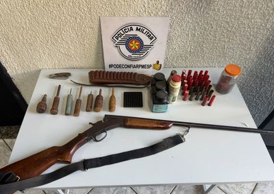 Informa&ccedil;&atilde;o sobre poss&iacute;vel envolvimento em furtos de caf&eacute; levou &agrave; localiza&ccedil;&atilde;o de uma espingarda calibre 28 no im&oacute;vel.