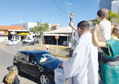Concentra&ccedil;&atilde;o come&ccedil;a &agrave;s 9h na rotat&oacute;ria da Avenida Ant&ocirc;nio Bolonha, perto do terminal rodovi&aacute;rio; padre Thiago Caldeira faz a b&ecirc;n&ccedil;&atilde;o