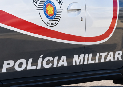 Homem fugiu em moto ap&oacute;s os disparos; caso foi encaminhado &agrave; Pol&iacute;cia Civil para a identifica&ccedil;&atilde;o do suspeito