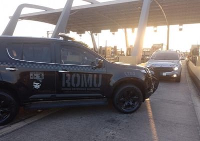 Indiv&iacute;duos foram detidos na pra&ccedil;a de ped&aacute;gio de Itatiba (SP); paradeiro do terceiro envolvido ainda &eacute; desconhecido