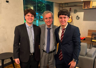 H&aacute; 30 anos, o pai, advogado Hugo Andrade Cossi, fez curso na It&aacute;lia; agora o filho se aprofunda em advocacia empresarial na Espanha.