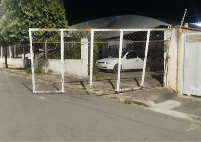 Suspeito pulou o muro de um estacionamento e usou o pr&oacute;prio ve&iacute;culo furtado para arrombar o port&atilde;o