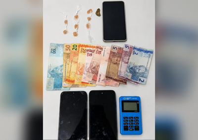 Equipes encontraram crack, maconha, celulares e m&aacute;quina de cart&atilde;o durante a busca