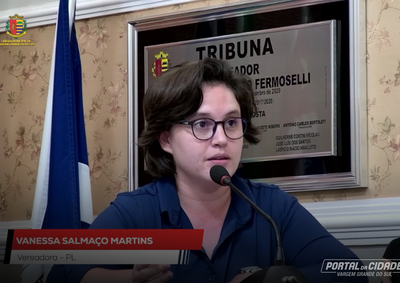 Cidad&atilde; pede que C&acirc;mara apure faltas em sess&otilde;es extraordin&aacute;rias e sa&iacute;da da parlamentar durante Tribuna Livre; vereadora nega que haja quebra de decoro