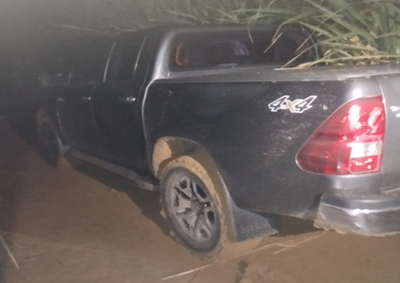 Toyota Hilux foi encontrada abandonada e sem avarias em canavial