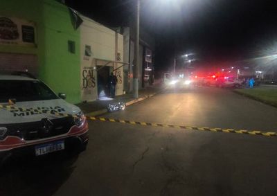 Dois homens foram mortos a tiros na noite desta quinta-feira (10) no Jardim Ferri; autoria e motiva&ccedil;&atilde;o ainda s&atilde;o desconhecidas