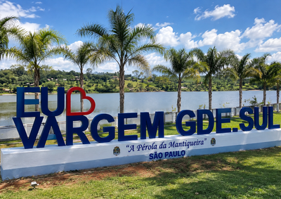 Funda&ccedil;&atilde;o &eacute; ligada &agrave; divis&atilde;o da Fazenda V&aacute;rzea Grande e &agrave; primeira missa celebrada em 26 de setembro de 1874.