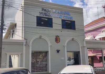 Novo registro de pre&ccedil;os prev&ecirc; eventuais aquisi&ccedil;&otilde;es de kits para a rede municipal; entrega dos uniformes de 2026 foi marcada por problemas com fornecedores