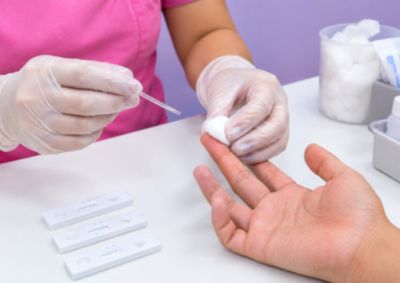 Testes s&atilde;o realizados nas UBSs e no CTA; a&ccedil;&atilde;o de conscientiza&ccedil;&atilde;o est&aacute; marcada para ter&ccedil;a-feira (27), no Centro