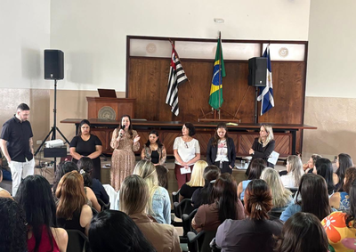 Capacita&ccedil;&atilde;o no audit&oacute;rio da ACI abordou uso de telas na inf&acirc;ncia, alimenta&ccedil;&atilde;o saud&aacute;vel e acolhimento escolar
