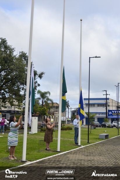Hasteamento das Bandeiras nas comemora&ccedil;&otilde;es dos 253 anos de Guaratuba