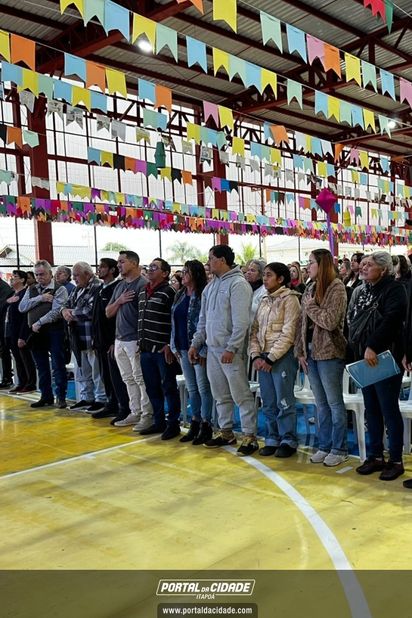 Munic&iacute;pio entrega matr&iacute;culas dos im&oacute;veis aos moradores do S&atilde;o Jos&eacute; II