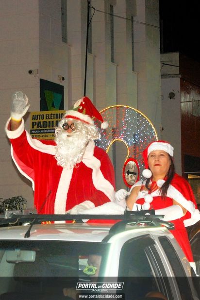 Despedida do Papai Noel no com&eacute;rcio de Jacarezinho