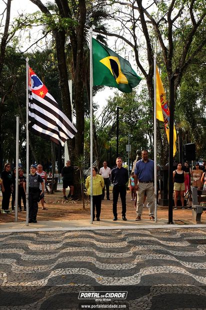 Desfile  C&iacute;vico e Hasteamento das Bandeiras no dia da Independ&ecirc;ncia