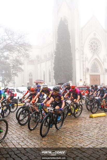Equipe de MTB A&ccedil;a&iacute; Mil e Ross Sumar&eacute; no Festival Brasil Ride Warn Up Botucatu 2022