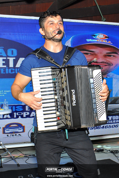 Adriano Estigado no Boi Carrapeta