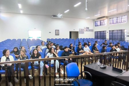 Visita Institucional do Col&eacute;gio Zeta Objetivo na C&acirc;mara Municipal de Buritama