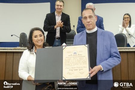 Entrega do T&iacute;tulo de Cidad&atilde;o Honor&aacute;rio Padre Ant&ocirc;nio Carlos da Silva