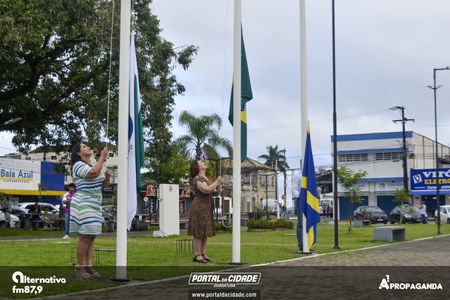 Hasteamento das Bandeiras nas comemorações dos 253 anos de Guaratuba