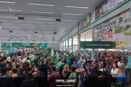 Inaugura&ccedil;&atilde;o Supermercado Irm&atilde;os Gon&ccedil;alves da Avenida Mamor&eacute;