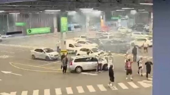 Torcedores de Metropolitano e BEC brigam com paus e foguetes em Blumenau