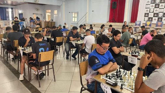 2 mil estudantes da Rede Municipal disputam a final do 27º Campeonato de  Xadrez - ZONA SUL NOTÍCIAS