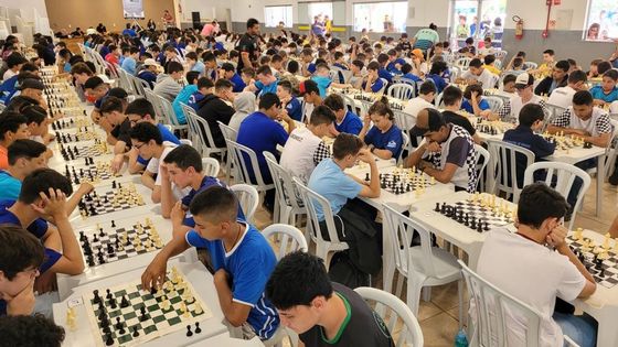 Alunos de rede municipal conquistam em campeonato de xadrez • PortalR3 •  Criando Opiniões