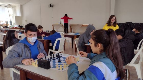 Torneio de Xadrez Rápido movimenta oito escolas da região