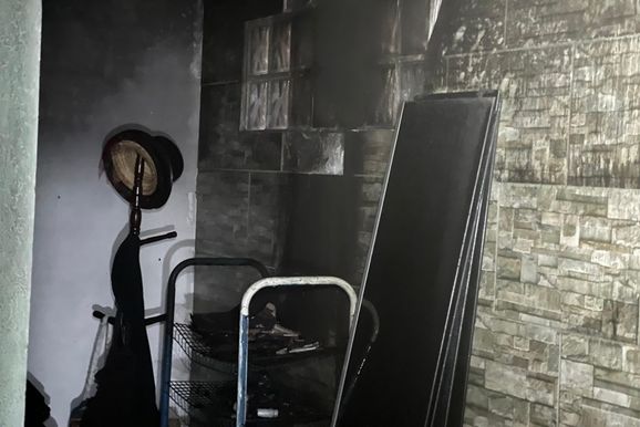 Inc&ecirc;ndio atinge resid&ecirc;ncia e acaba contido por populares