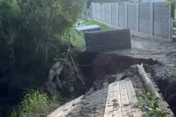 Morador cobra provid&ecirc;ncias sobre ponte ca&iacute;da em Andradas