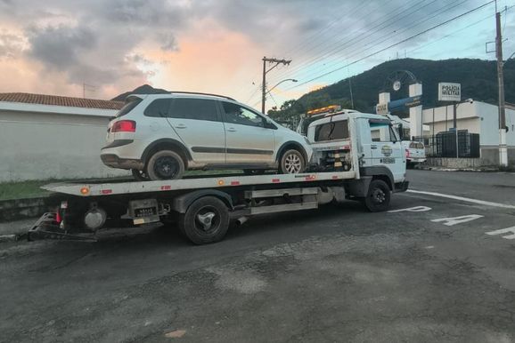 Pol&iacute;cia Militar apreende ve&iacute;culo com sinais de adultera&ccedil;&atilde;o em Andradas
