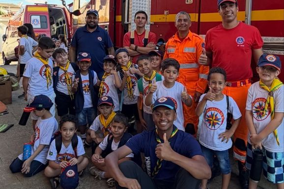Crian&ccedil;as do Destacamento 56 t&ecirc;m atividades com bombeiros de Andradas