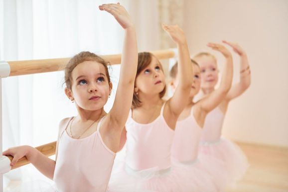 Associa&ccedil;&atilde;o Amigos da Cultura abre lista de espera para aula de ballet infantil em Andradas