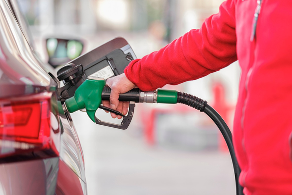 Governo anuncia medida para tentar frear alta da gasolina e do diesel