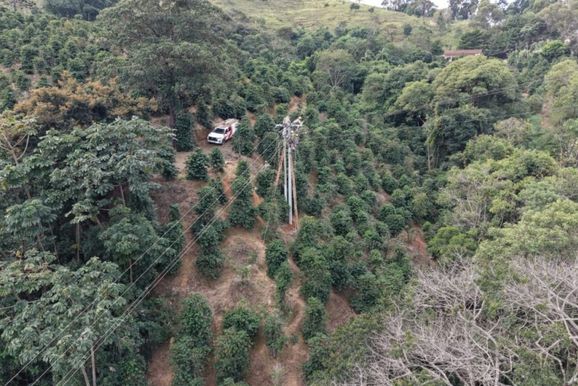 Opera&ccedil;&atilde;o da Cemig refor&ccedil;a rede el&eacute;trica entre Andradas e Ouro Fino