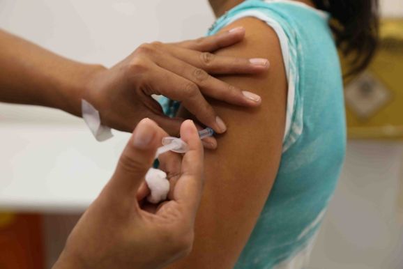 Vacina&ccedil;&atilde;o contra Influenza &eacute; iniciada em escolas p&uacute;blicas de Andradas