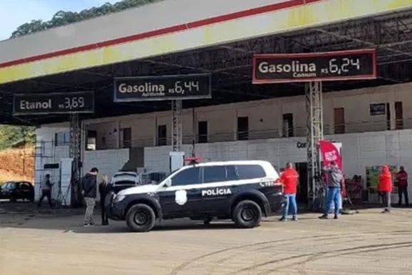 Posto &eacute; flagrado pela pol&iacute;cia em funcionamento mesmo ap&oacute;s interdi&ccedil;&atilde;o