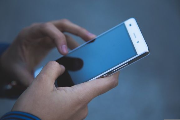 Justi&ccedil;a determina que banco devolva quase R$ 100 mil ap&oacute;s furto de celular em Andradas