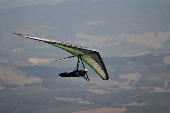Tem in&iacute;cio no Pico do Gavi&atilde;o, em Andradas, o Pr&eacute;-Mundial de Asa Delta 