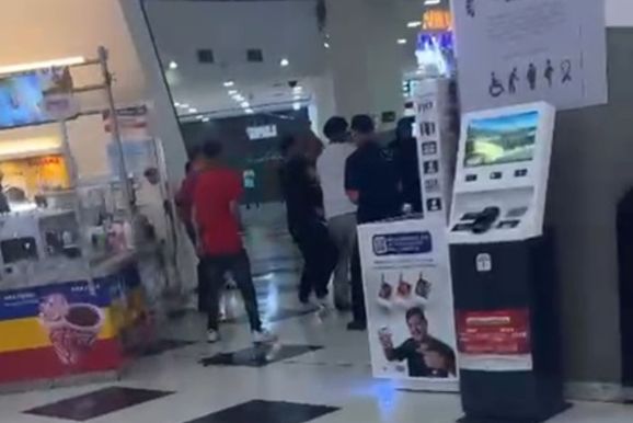 [V&iacute;deo] Confus&atilde;o entre jovens termina com dois funcion&aacute;rios feridos no shopping de Po&ccedil;os