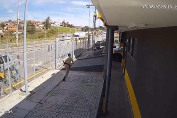 [V&iacute;deo] Crian&ccedil;a de 2 anos &eacute; levada &agrave; Santa Casa ap&oacute;s ataque de cachorro 