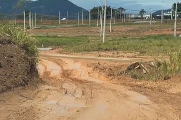 Estrada utilizada como desvio para o bairro do &Oacute;leo preocupa moradores de Andradas