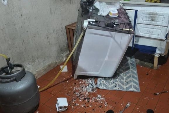 Suspeito &eacute; detido ap&oacute;s violar medida protetiva, entrar em resid&ecirc;ncia e danificar o local