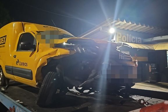 Fuga com carro dos Correios furtado em Atibaia termina em acidente na rodovia