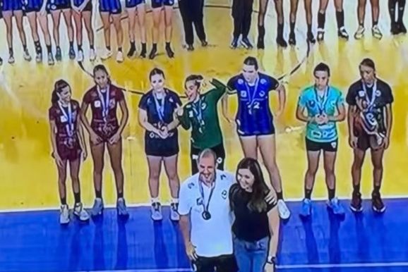 T&eacute;cnico de Atibaia &eacute; eleito o melhor do Brasil na categoria infantil de handebol