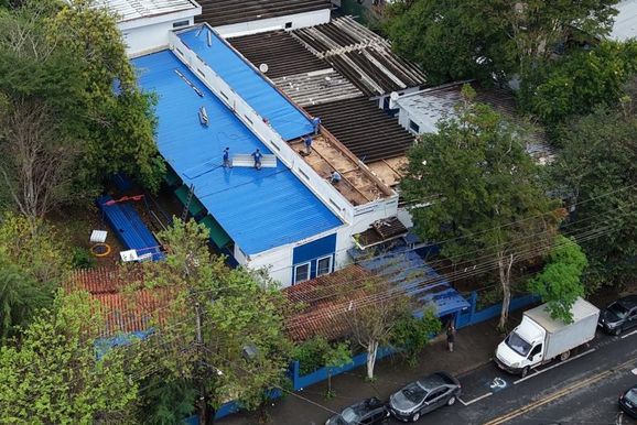 Escola de Atibaia come&ccedil;a a receber nova cobertura durante manuten&ccedil;&atilde;o