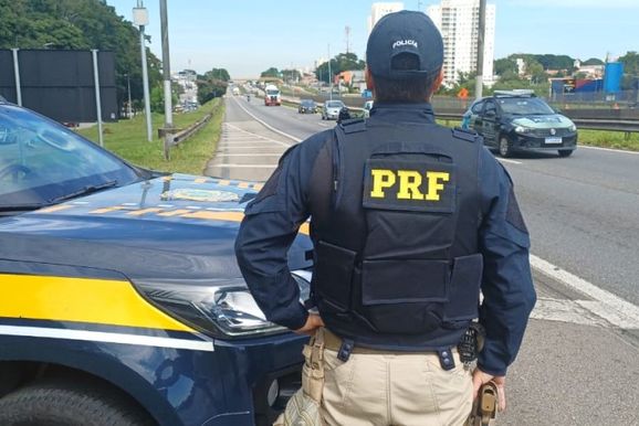 PRF refor&ccedil;a fiscaliza&ccedil;&atilde;o na Fern&atilde;o Dias durante feriado de 7 de Setembro