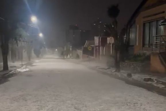 Chuva de granizo surpreende moradores e atinge diversos bairros de Barbacena