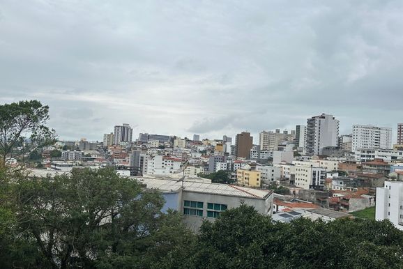 Previs&atilde;o do tempo indica chuva no in&iacute;cio da semana e calor no fim de semana em Barbacena