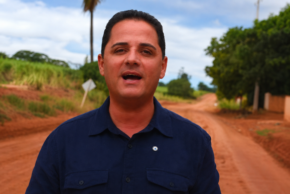 Rodrigo Antunes anuncia in&iacute;cio das obras da estrada Barbosa-Avanhandava